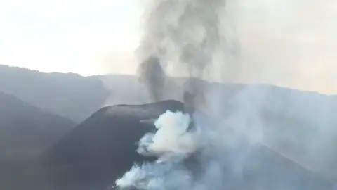 Roberto Brasero explica cuándo podría llegar a su fin la erupción del volcán de La Palma Roberto Brasero explica cuándo podría llegar a su fin la erupción del volcán de La Palma