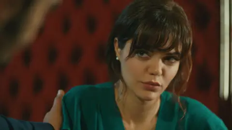 Demir pide perdón a Züleyha y la hace una promesa: “Nunca más te quitaré a Adnan” Demir pide perdón a Züleyha y la hace una promesa: “Nunca más te quitaré a Adnan”