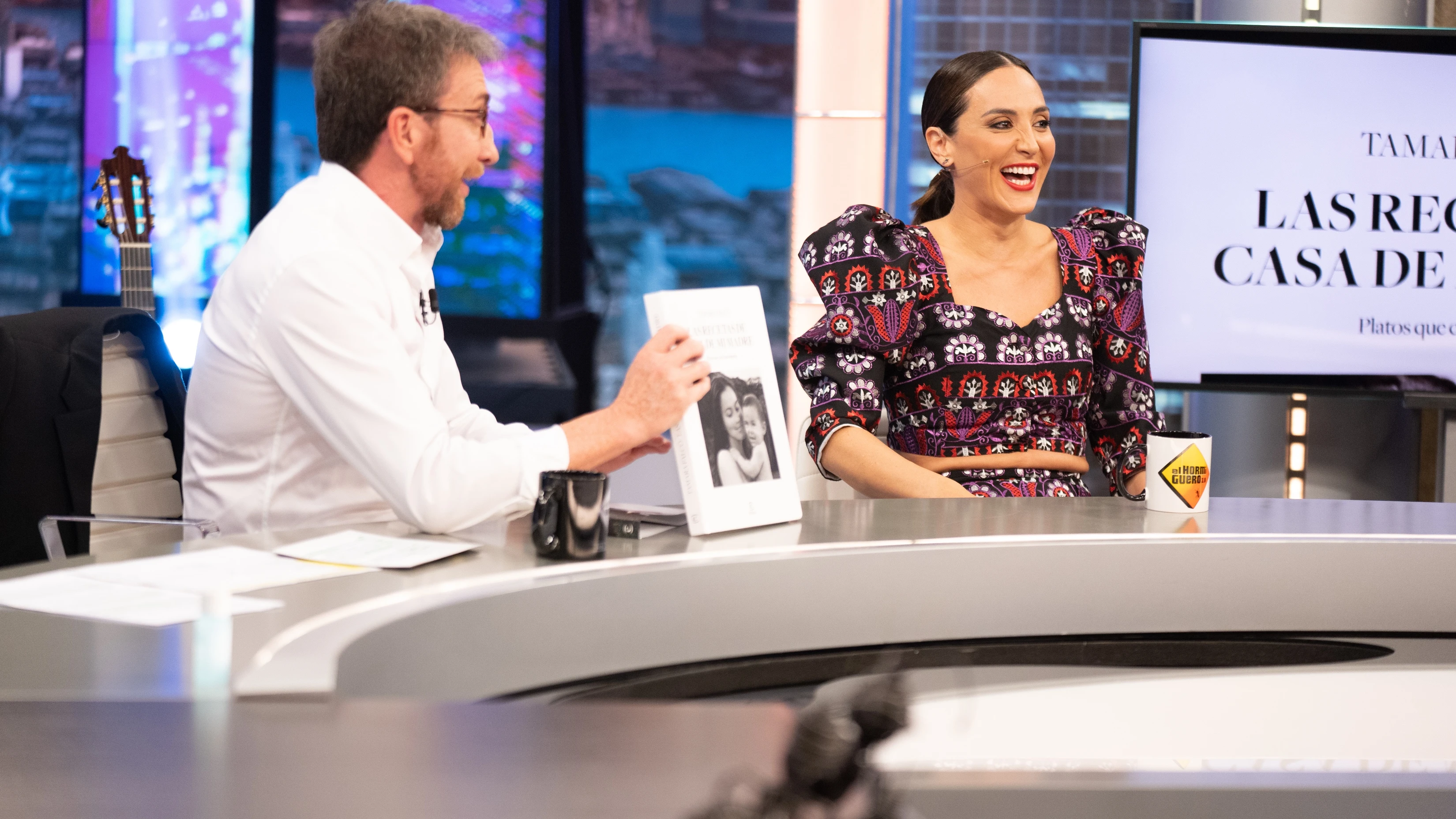 El precioso gui&ntilde;o de Tamara Falc&oacute; a su abuela... &iexcl;y que cant&oacute; Julio Iglesias!