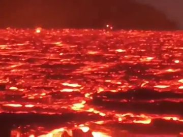 El espectacular mar de lava que deja en las últimas horas el volcán de La Palma 