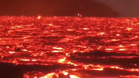 El espectacular mar de lava que deja en las últimas horas el volcán de La Palma El espectacular mar de lava que deja en las últimas horas el volcán de La Palma