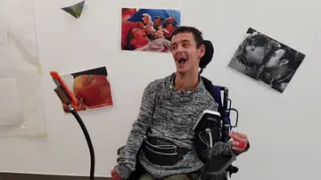 Un joven gallego con parálisis cerebral gana el Primer Premio de la Fundación Romper Barreras