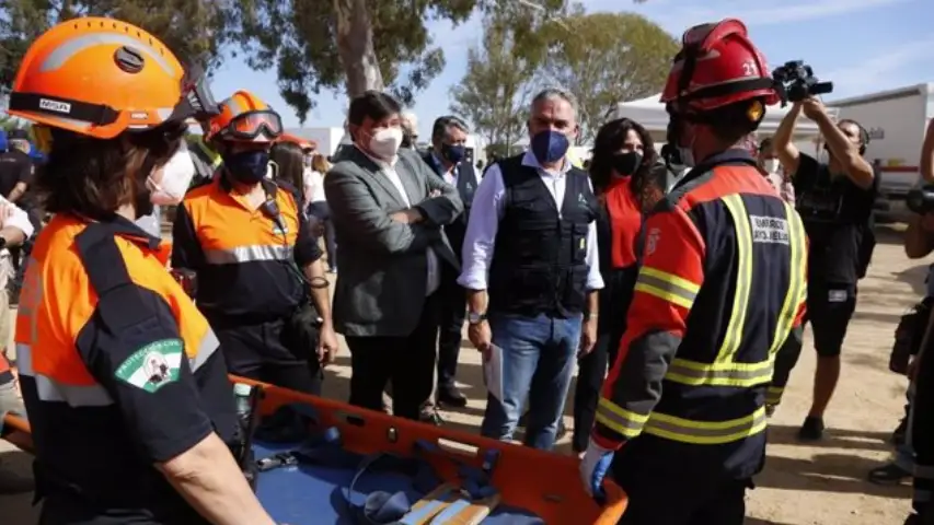 Ensayan un simulacro de tsunami "histórico" en Huelva y Cádiz con un operativo de casi 2.000 personas Ensayan un simulacro de tsunami "histórico" en Huelva y Cádiz con un operativo de casi 2.000 personas