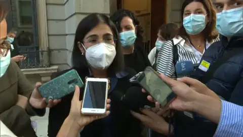 Sanidad advierte a Ayuso sobre la eliminación de las mascarillas en los colegios: "Tenemos que ir de la mano" Sanidad advierte a Ayuso sobre la eliminación de las mascarillas en los colegios: "Tenemos que ir de la mano"