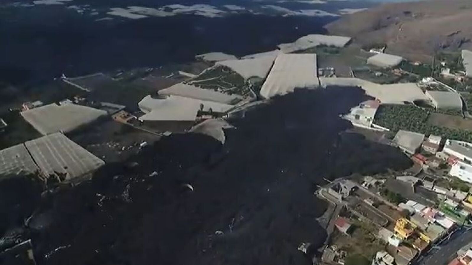 Barrios enteros desaparecen bajo la lava del volcán de La Palma, que sigue sepultándolo todo a su paso
