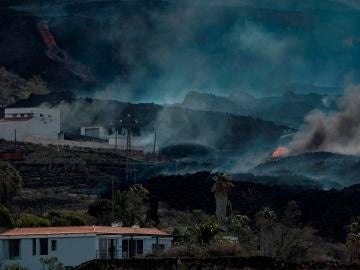 La colada norte del volcán de La Palma avanzando por el barrio de La Laguna