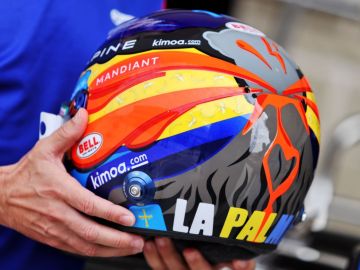 Así es el casco de Fernando Alonso en homenaje a los afectados por el volcán de La Palma