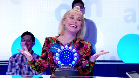 ¡Qué maravilla! Soraya Arnelas quita “la espinita” a Roberto Leal cantando en ‘Pasapalabra’ ¡Qué maravilla! Soraya Arnelas quita “la espinita” a Roberto Leal cantando en ‘Pasapalabra’