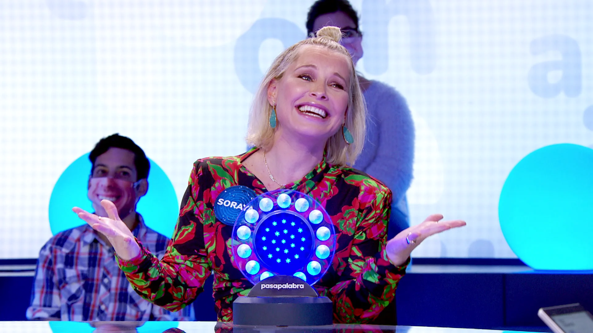 ¡Qué maravilla! Soraya Arnelas quita “la espinita” a Roberto Leal cantando en ‘Pasapalabra’ ¡Qué maravilla! Soraya Arnelas quita “la espinita” a Roberto Leal cantando en ‘Pasapalabra’