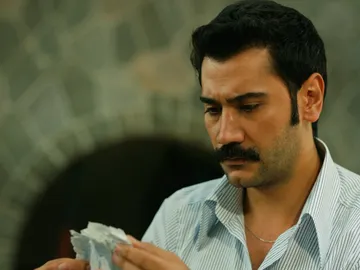 La carta que escribió Züleyha, en manos de Yilmaz La carta que escribió Züleyha, en manos de Yilmaz