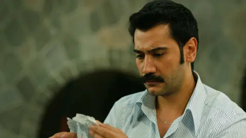 La carta que escribió Züleyha, en manos de Yilmaz La carta que escribió Züleyha, en manos de Yilmaz