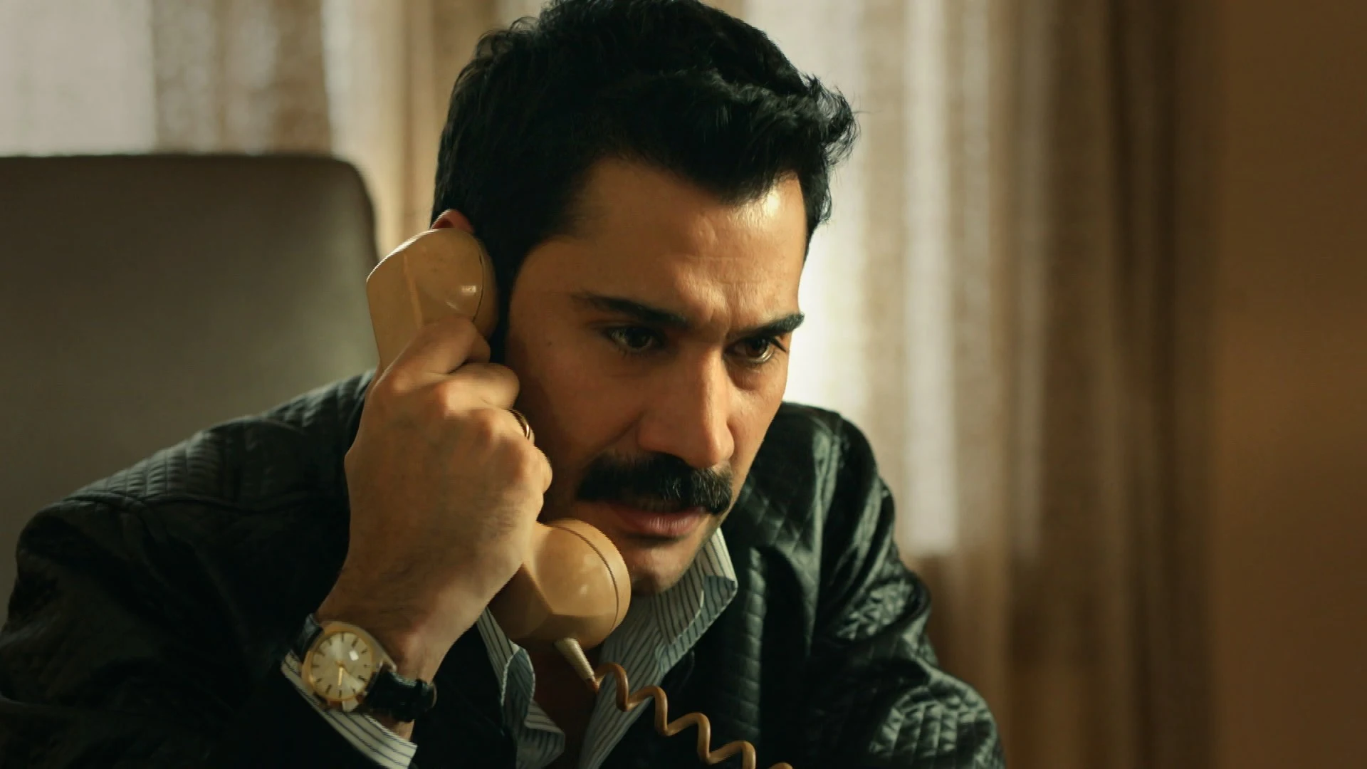 Yilmaz se enfrenta al padre de Müjgan: “Vamos a casarnos le guste o no” Yilmaz se enfrenta al padre de Müjgan: “Vamos a casarnos le guste o no”