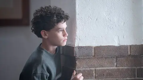 Joe Golberg de pequeño en flashbacks de 'You' Joe Golberg de pequeño en flashbacks de 'You'