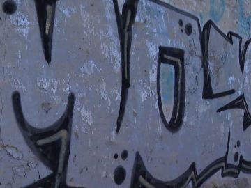 Se detiene al presunto autor del grafiti en un edificio histórico de San Vicente de la Barquera