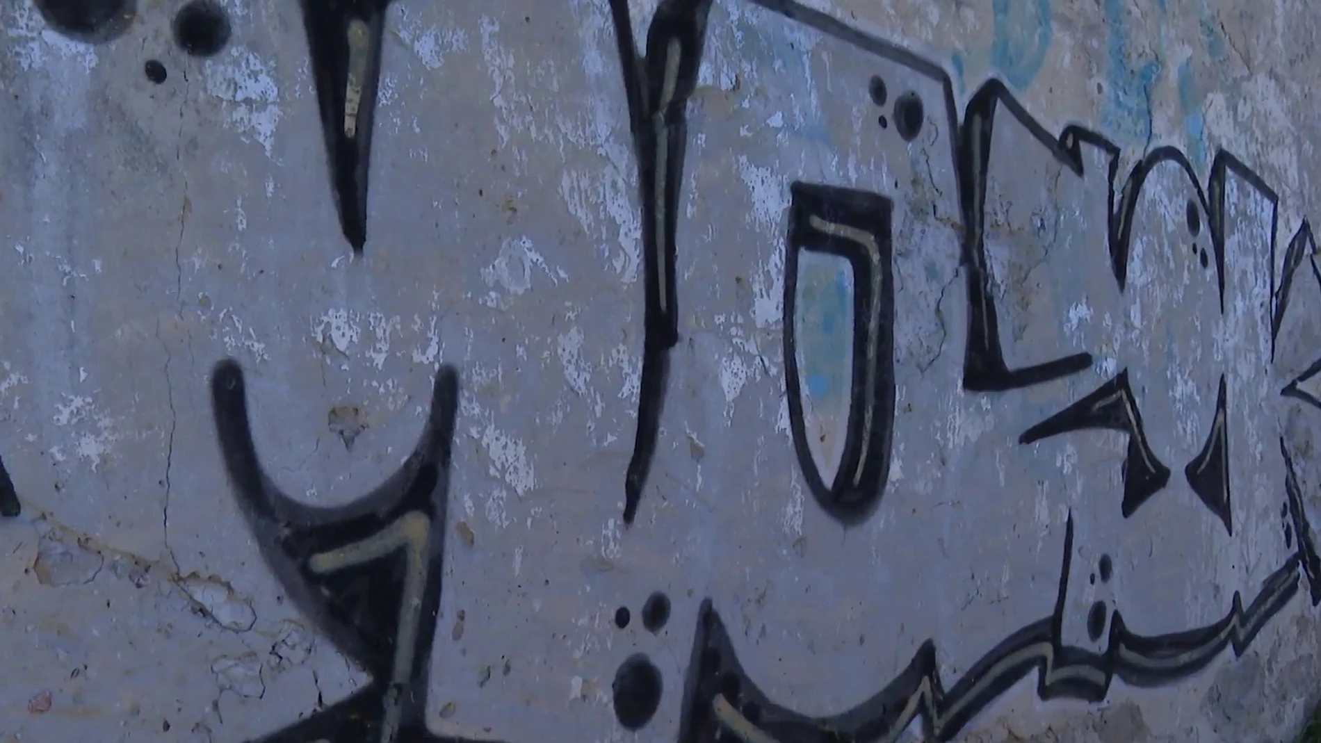 Se detiene al presunto autor del grafiti en un edificio histórico de San Vicente de la Barquera