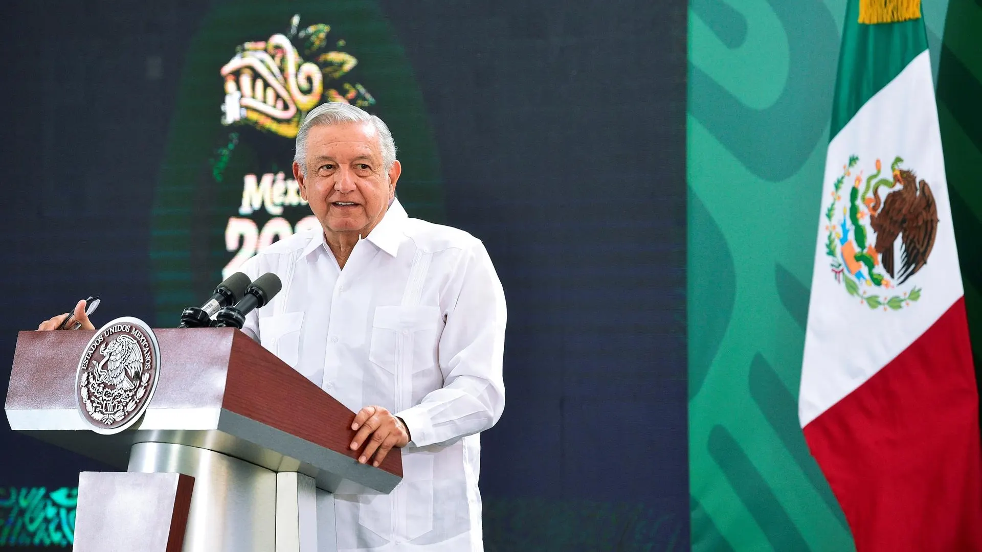 L&oacute;pez Obrador asegura que "el feminismo y el ecologismo" son instrumentos neoliberales "para poder saquear"