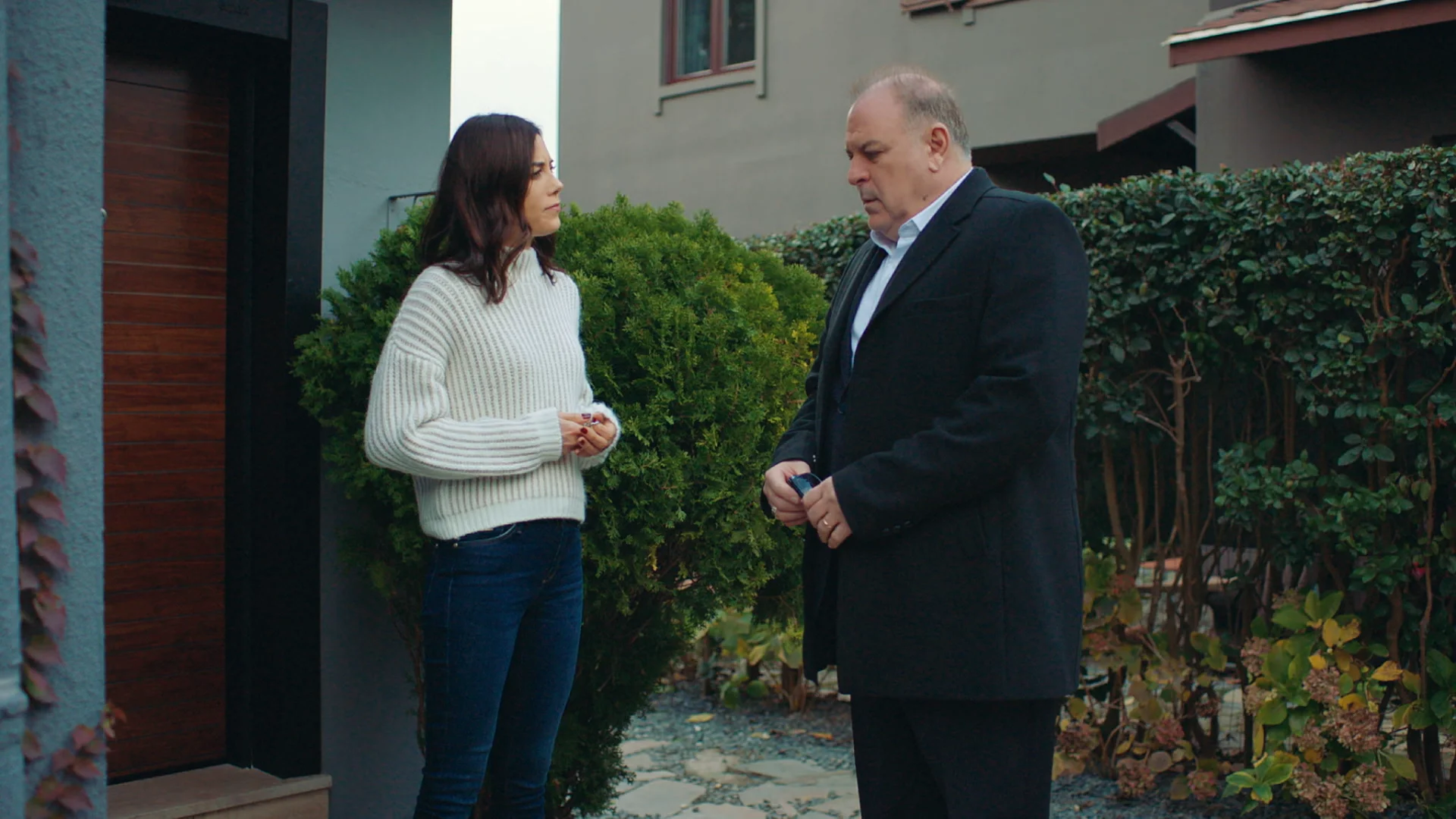Haluk, el padre de Derin, pide disculpas a Asya en nombre de su familia 'Infiel'