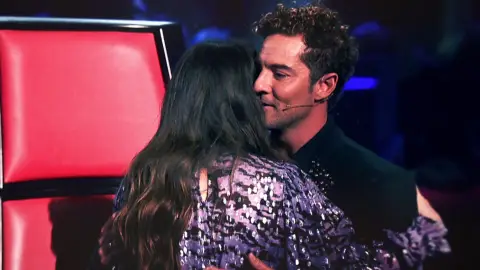 Malú y David Bisbal se abrazan en La Gran Batalla de 'La Voz' 'La Voz'