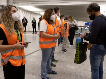 Baleares deja de hacer controles contra el coronavirus en puertos y aeropuertos a pasajeros nacionales Baleares deja de hacer controles contra el coronavirus en puertos y aeropuertos a pasajeros nacionales