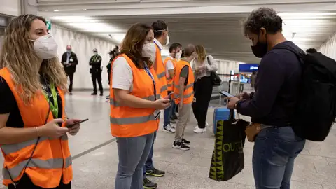 Baleares deja de hacer controles contra el coronavirus en puertos y aeropuertos a pasajeros nacionales Baleares deja de hacer controles contra el coronavirus en puertos y aeropuertos a pasajeros nacionales