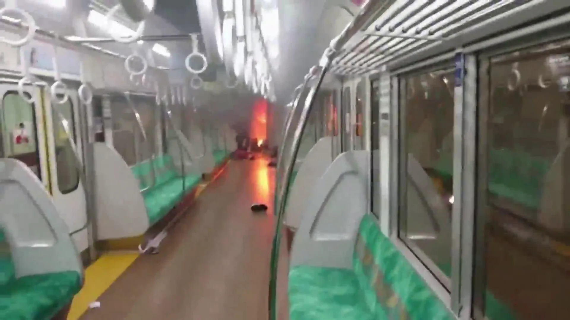Un joven disfrazado de Joker, con un cuchillo y ácido siembra el pánico en el metro de Tokio con unos15 heridos Un joven disfrazado de Joker, con un cuchillo y ácido siembra el pánico en el metro de Tokio con unos15 heridos