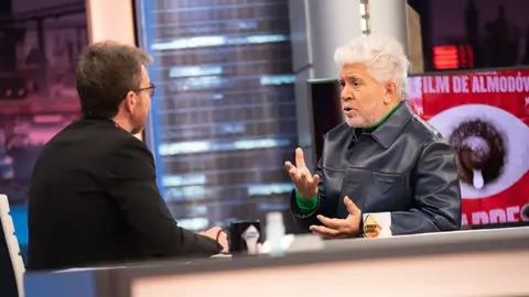Pedro Almodóvar, sobre la censura de su polémica portada: “No sabía que el pezón estaba prohibido” Pedro Almodóvar, sobre la censura de su polémica portada: “No sabía que el pezón estaba prohibido”