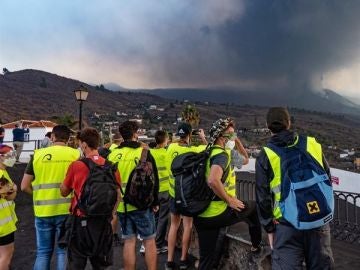 Estas son las medidas que han de cumplir los turistas para poder observar la erupción del volcán de La Palma 