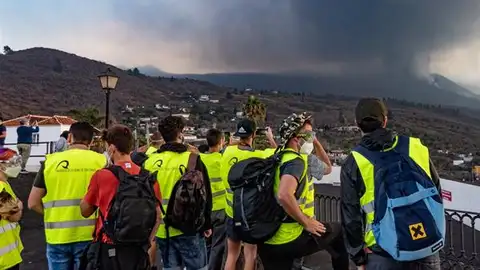 Estas son las medidas que han de cumplir los turistas para poder observar la erupción del volcán de La Palma Estas son las medidas que han de cumplir los turistas para poder observar la erupción del volcán de La Palma
