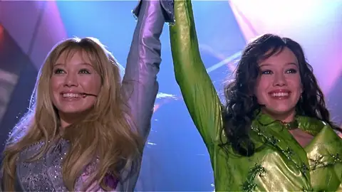 Hilary Duff como Lizzie McGuire e Isabella en 'Lizzie Superstar' Hilary Duff como Lizzie McGuire e Isabella en 'Lizzie Superstar'