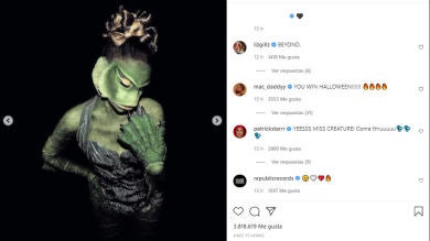 ¿Qué famosa se esconde tras este disfraz que ha ganado Halloween?