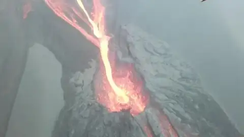 Se forma un lago de lava en La Palma Se forma un lago de lava en La Palma