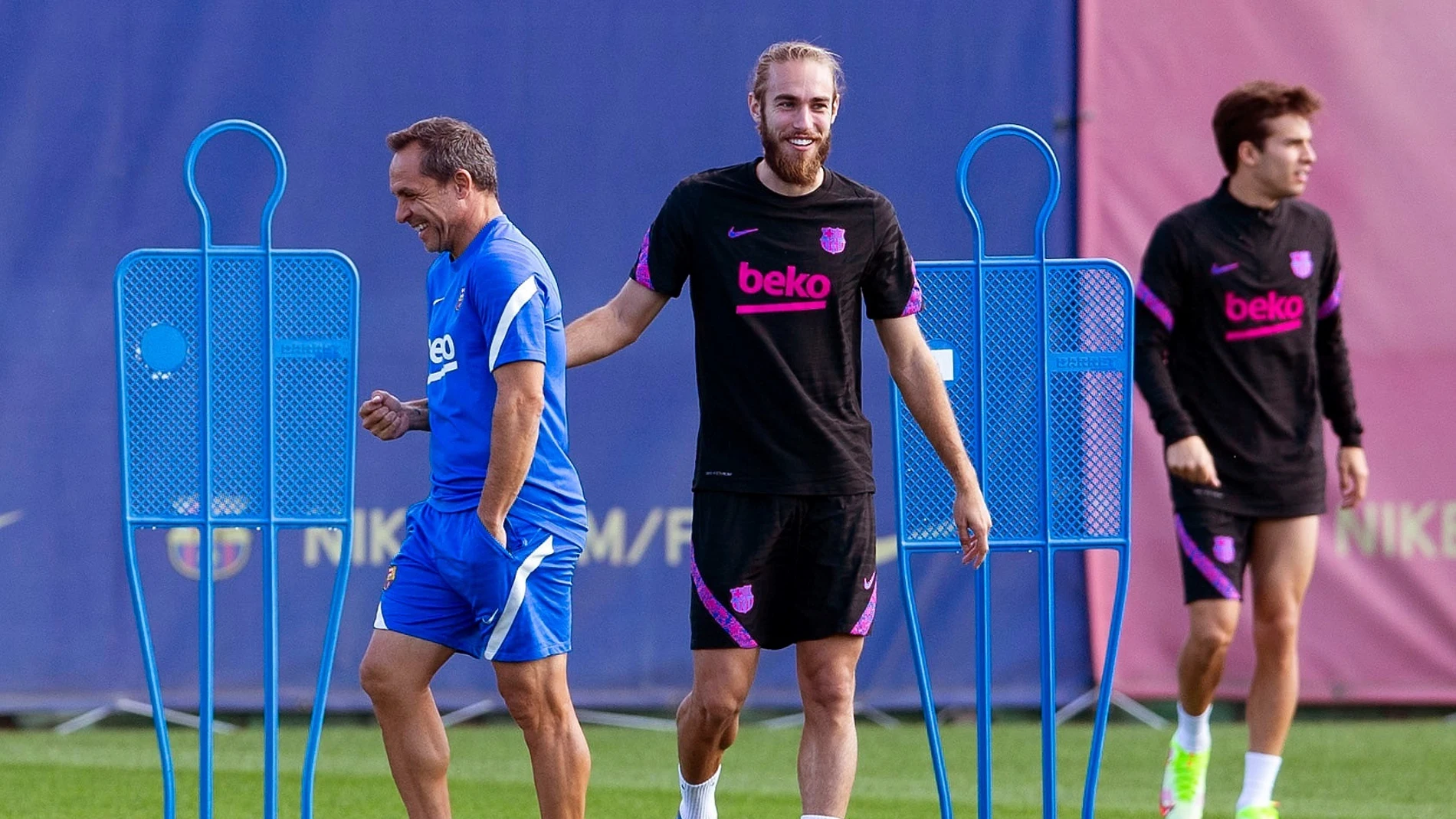 Sergi Barjuan, en el entrenamiento del Barcelona
