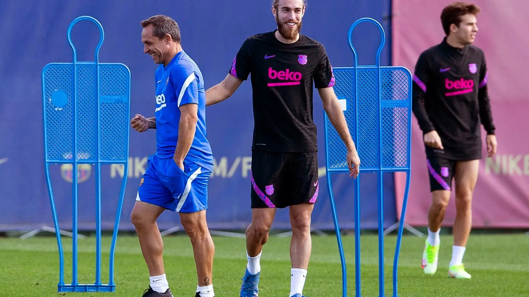 Sergi Barjuan, en el entrenamiento del Barcelona