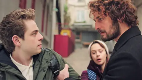 Una sospechosa llamada de Inci alerta a Han: “¿Dónde está mi mujer?” Una sospechosa llamada de Inci alerta a Han: “¿Dónde está mi mujer?”