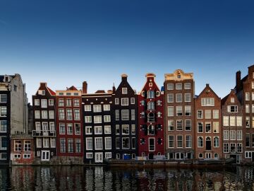 Ámsterdam no autorizará la construcción de nuevos hoteles en la ciudad para reducir el impacto del turismo 