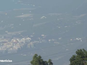 Cierran el camino de Puerto Naos a Las Norias por una colada del volcán de La Palma