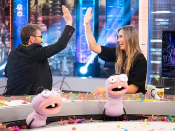 La surrealista llamada al espectador que ha llevado al límite a Pablo Motos: "¡A que te quito los 3.000 euros!" La surrealista llamada al espectador que ha llevado al límite a Pablo Motos: "¡A que te quito los 3.000 euros!"