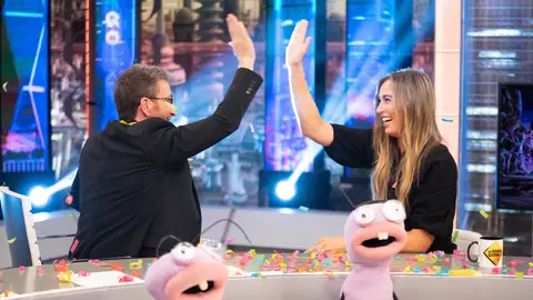 La surrealista llamada al espectador que ha llevado al límite a Pablo Motos: "¡A que te quito los 3.000 euros!" La surrealista llamada al espectador que ha llevado al límite a Pablo Motos: "¡A que te quito los 3.000 euros!"