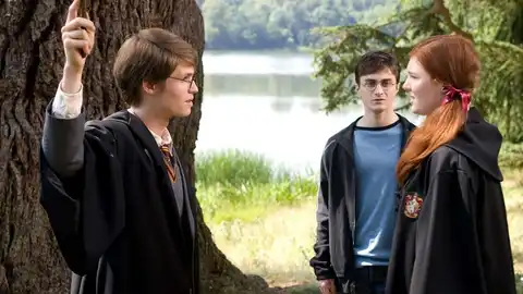 Robbir Jarveis como James Potter y Daniel Radcliffe como Harry Potter en 'La orden del Fénix' Robbir Jarveis como James Potter y Daniel Radcliffe como Harry Potter en 'La orden del Fénix'