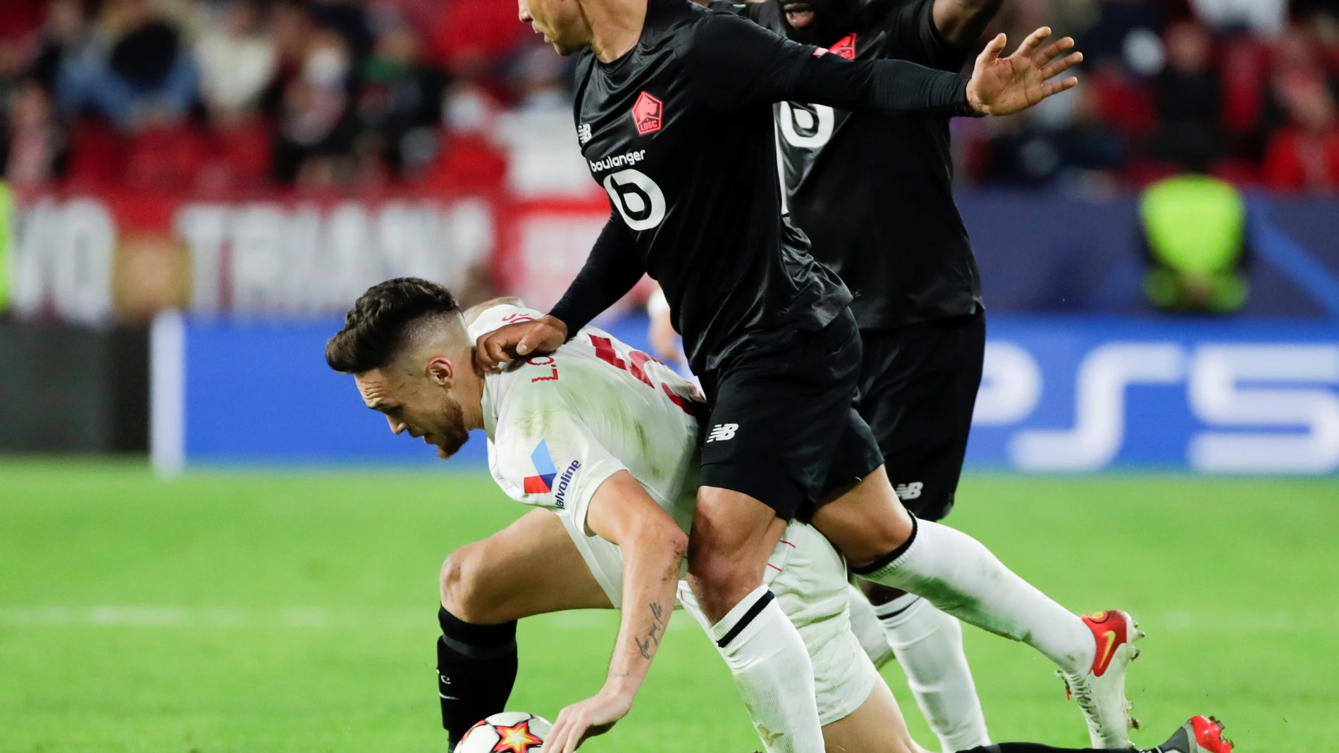 El Sevilla se complica el pase a octavos tras caer ante el Lille y el Villarreal sufre para ganar al Young Boys