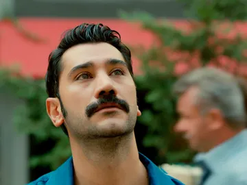 Yilmaz busca desesperadamente a Züleyha en Estambul Yilmaz busca desesperadamente a Züleyha en Estambul