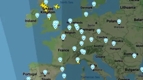 El video que muestra los 400 aviones empleados por los líderes políticos para acudir a la cumbre del clima en Glasgow El video que muestra los 400 aviones empleados por los líderes políticos para acudir a la cumbre del clima en Glasgow