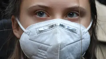 La activista sueca Greta Thunberg canta a los líderes políticos: "Os podéis meter la crisis climática por el culo" La activista sueca Greta Thunberg canta a los líderes políticos: "Os podéis meter la crisis climática por el culo"