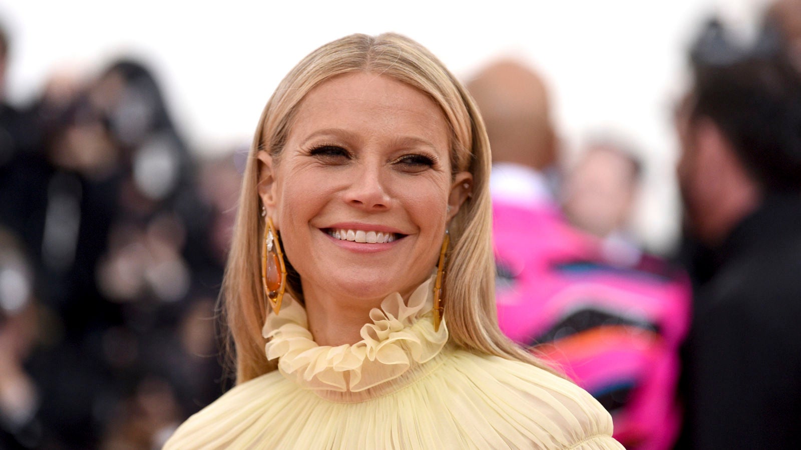 Las fotos de Gwyneth Paltrow con su hija en bikini donde es imposible saber quién es quién