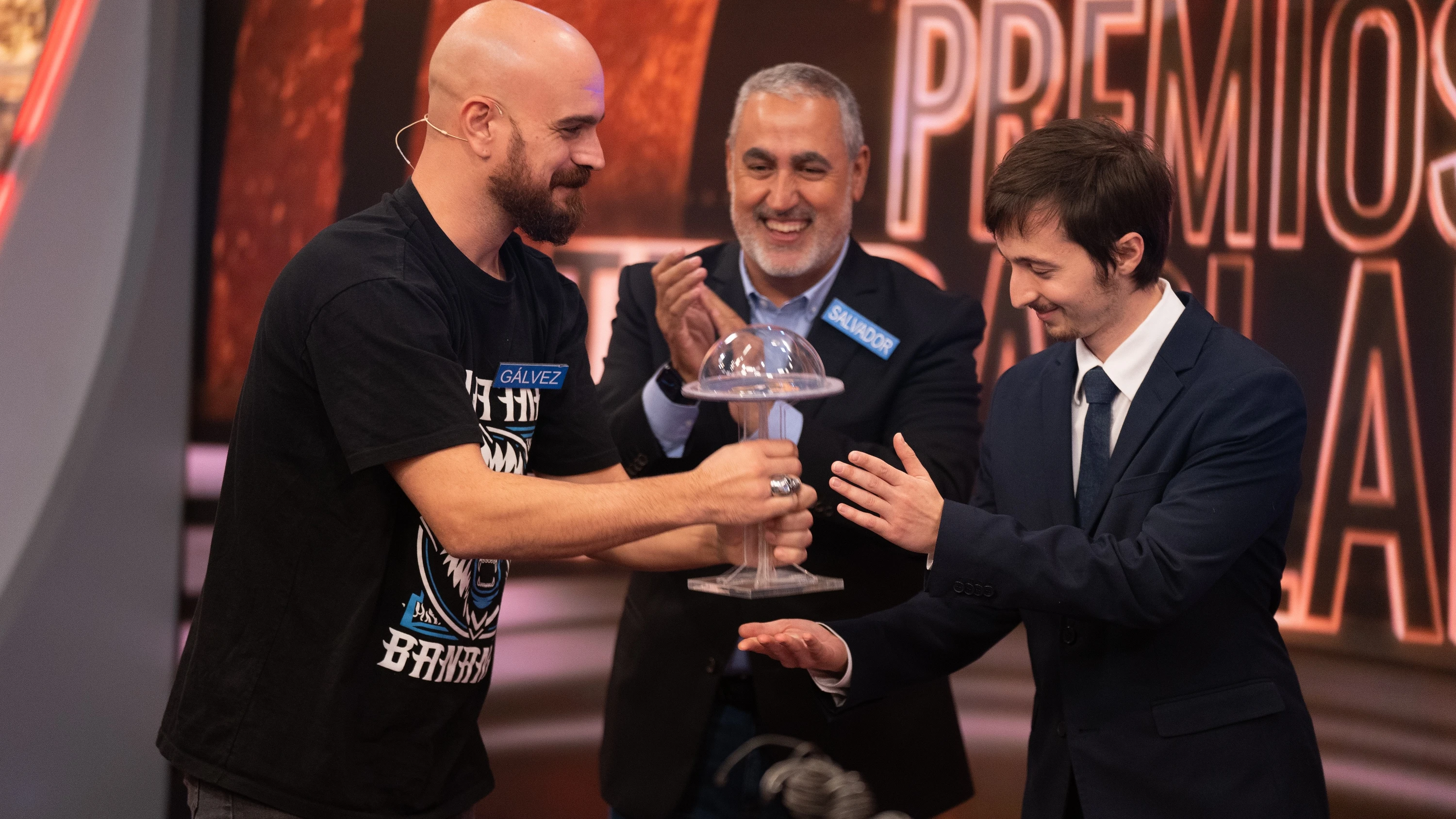 Trancas y Barrancas entregan los Premios Terraplaneta a la mejor historia inverosímil de 'El Hormiguero 3.0' Trancas y Barrancas entregan los Premios Terraplaneta a la mejor historia inverosímil de 'El Hormiguero 3.0'