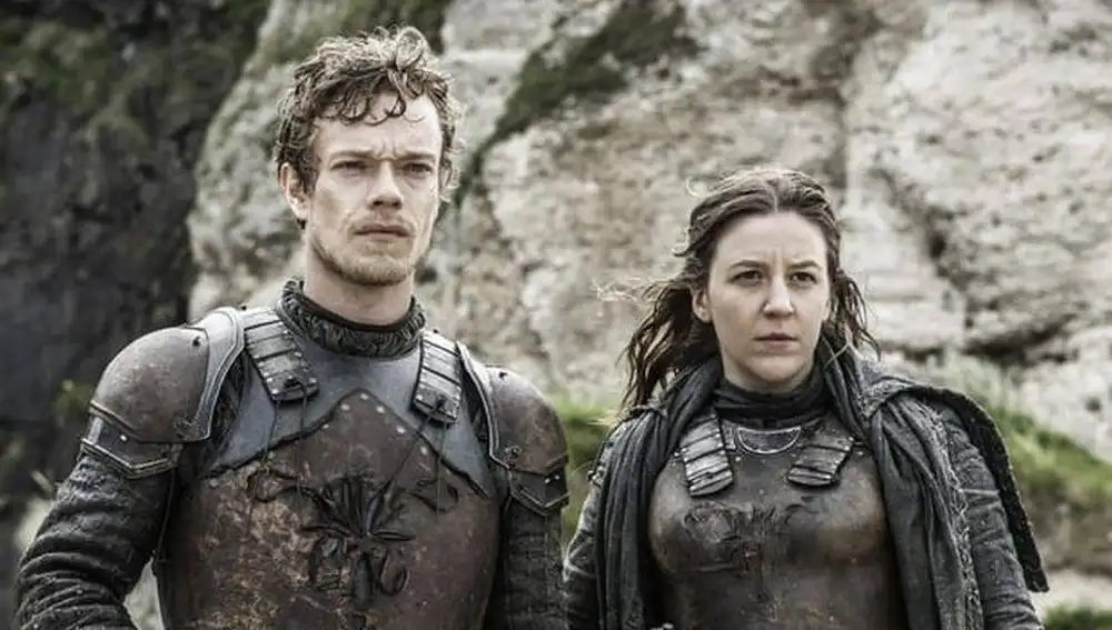 Gemma Whelan y Alfie Allen en 'Juego de Tronos'