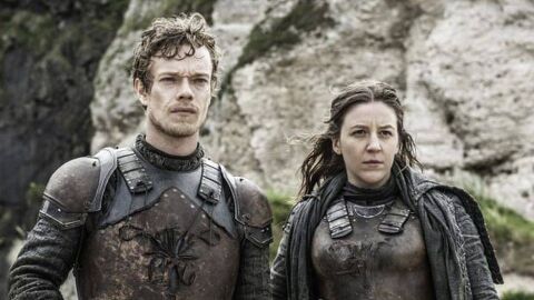 Gemma Whelan y Alfie Allen en 'Juego de Tronos'
