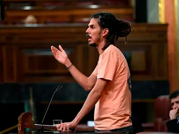 Los letrados del Congreso responden a Podemos: Correspondía a Batet dar cumplimiento a la inhabilitación de Rodríguez Los letrados del Congreso responden a Podemos: Correspondía a Batet dar cumplimiento a la inhabilitación de Rodríguez