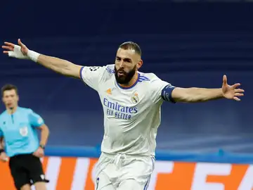 Un doblete de Benzema da una sufrida victoria al Real Madrid ante el Shakhtar en Champions League Un doblete de Benzema da una sufrida victoria al Real Madrid ante el Shakhtar en Champions League
