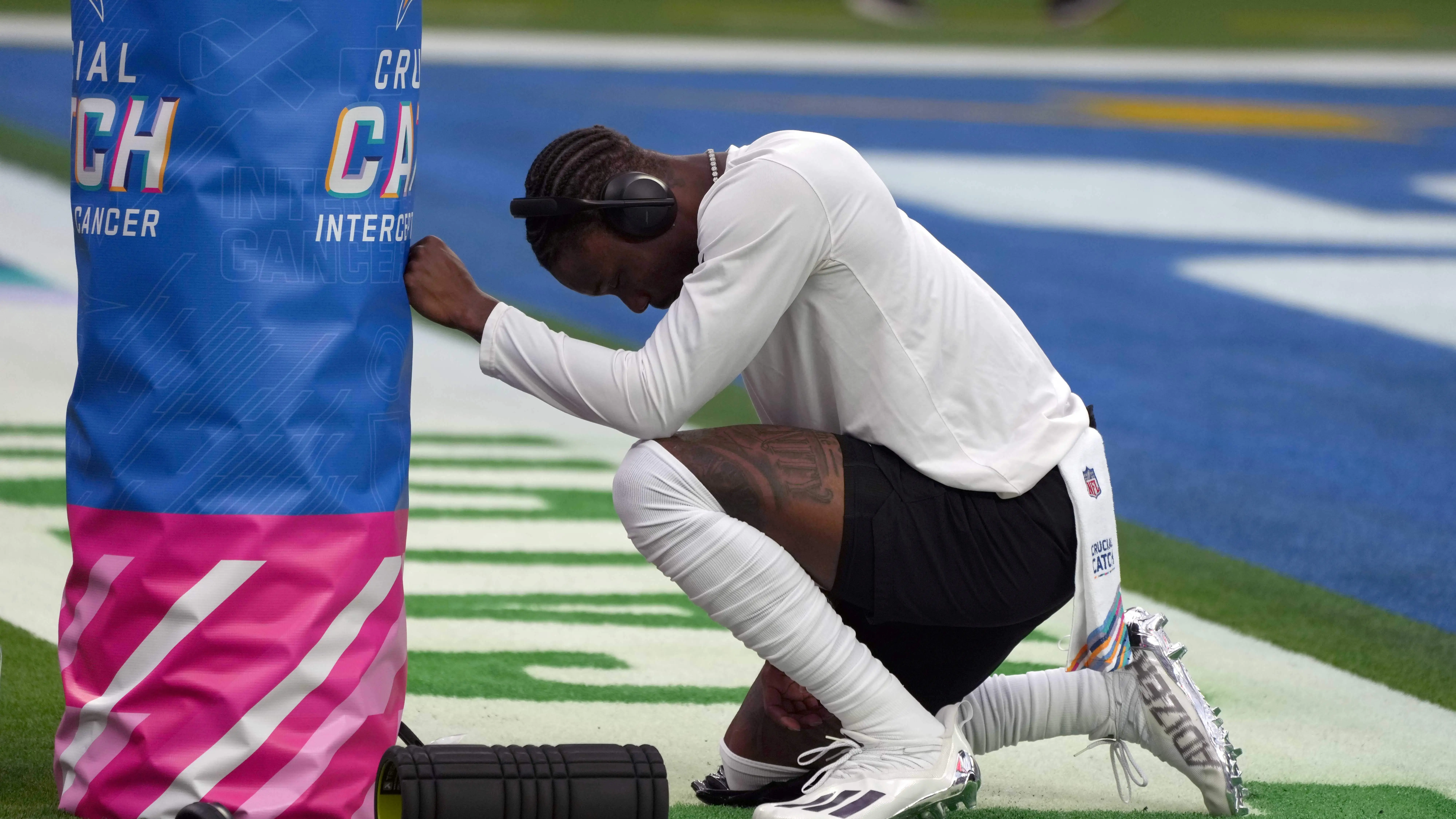 Henry Ruggs III, antes de un partido de la NFL Henry Ruggs III, antes de un partido de la NFL